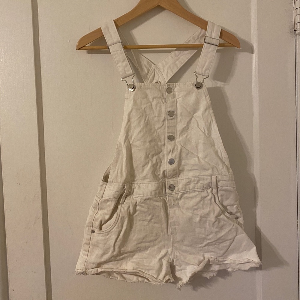 🤍Comfy white overalls 🤍